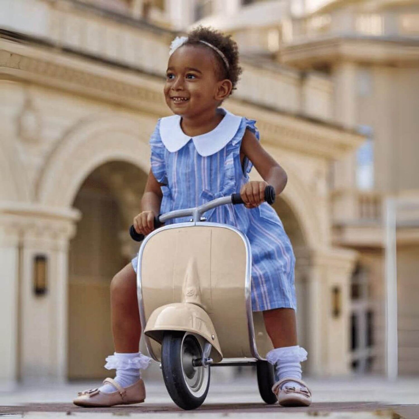 Primo Sierra Ride-On & Brown Seat Scooter Cream - Lifestyle