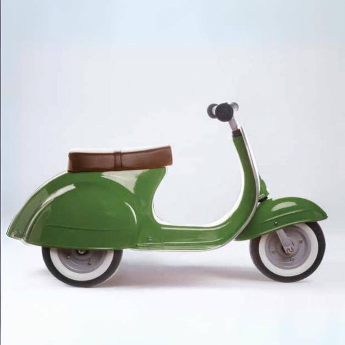 Primo Sierra Ride-On & Brown Seat Scooter Green