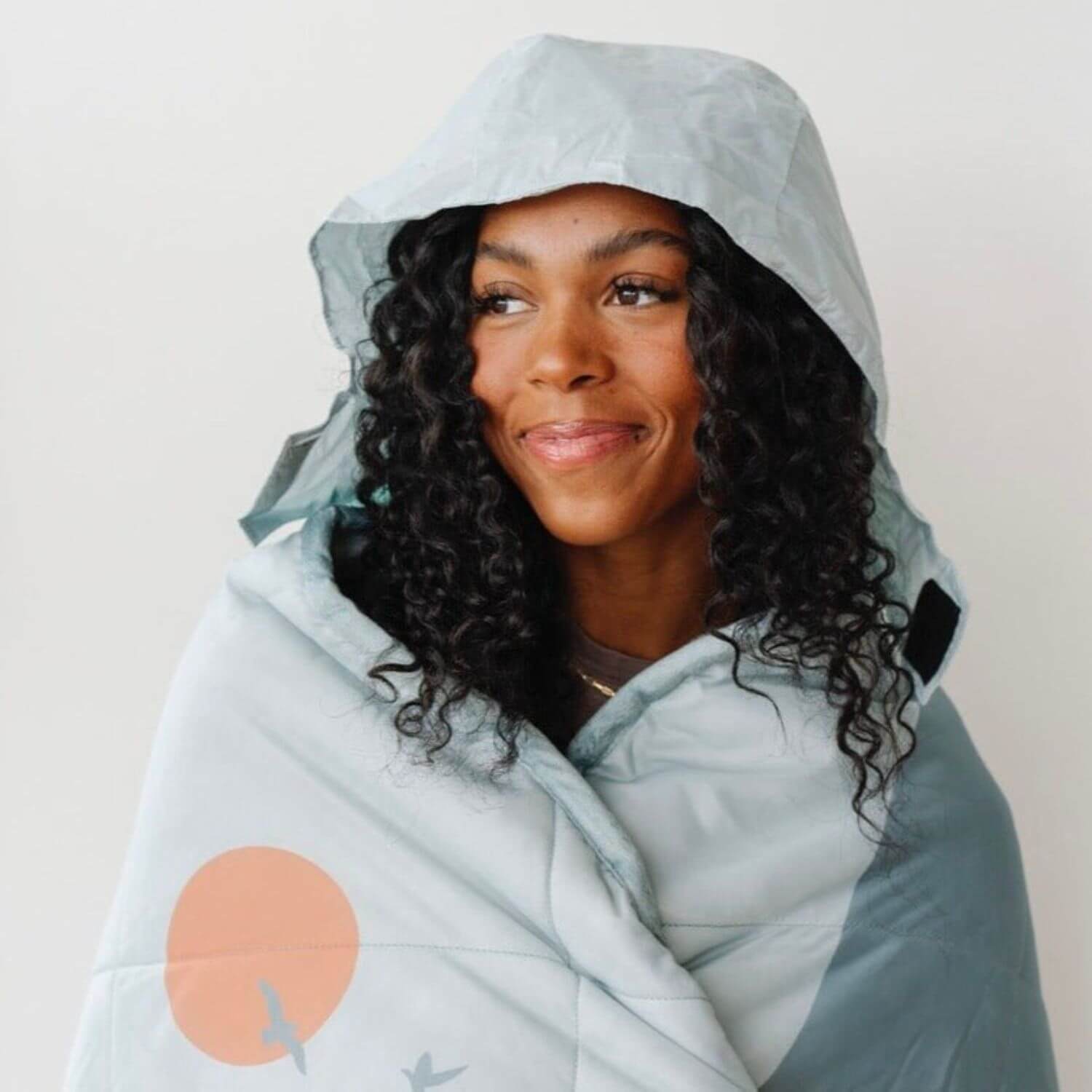 Person wearing Saranoni Outdoor Blanket