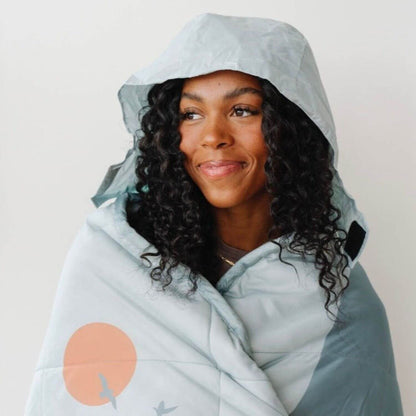 Person wearing Saranoni Outdoor Blanket