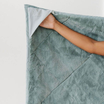 Person holding Saranoni Outdoor Blanket