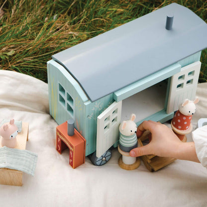 Tender Leaf Secret Meadow Shepherd’s Hut on a grassy background