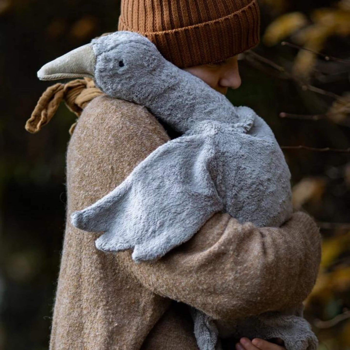 Senger Naturwelt Cuddly Animal Goose Large Grey - Lifestyle