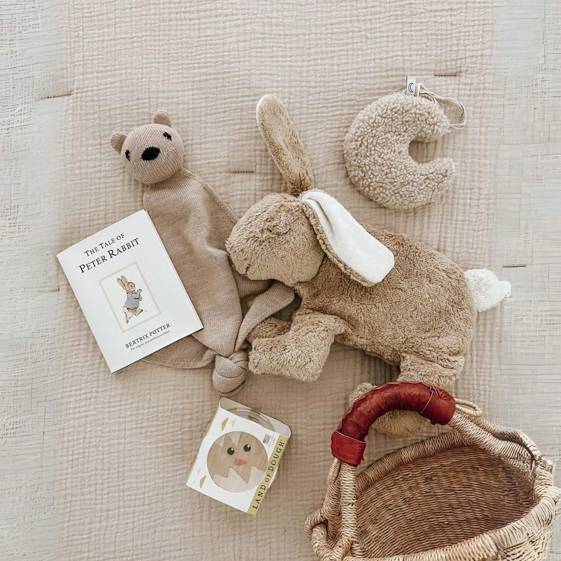 Senger Naturwelt Cuddly Animals Rabbit Small Beige - Lifestyle