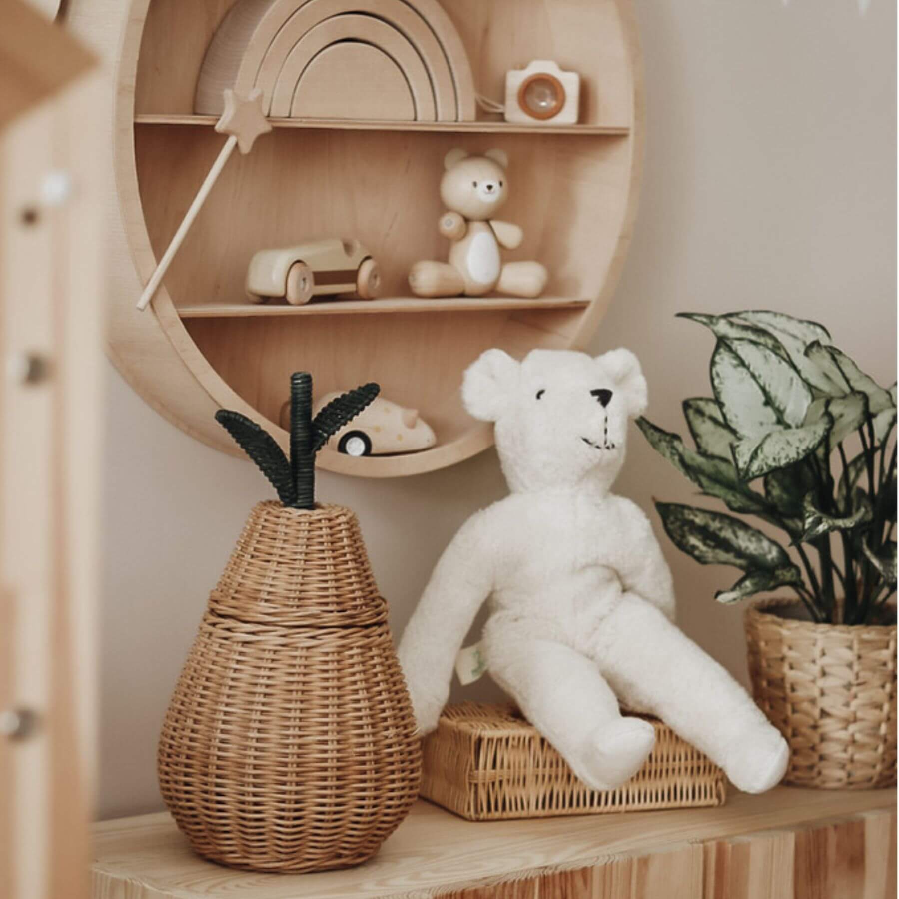 Senger Naturwelt Floppy Animal Bear Large White - LIfestyle