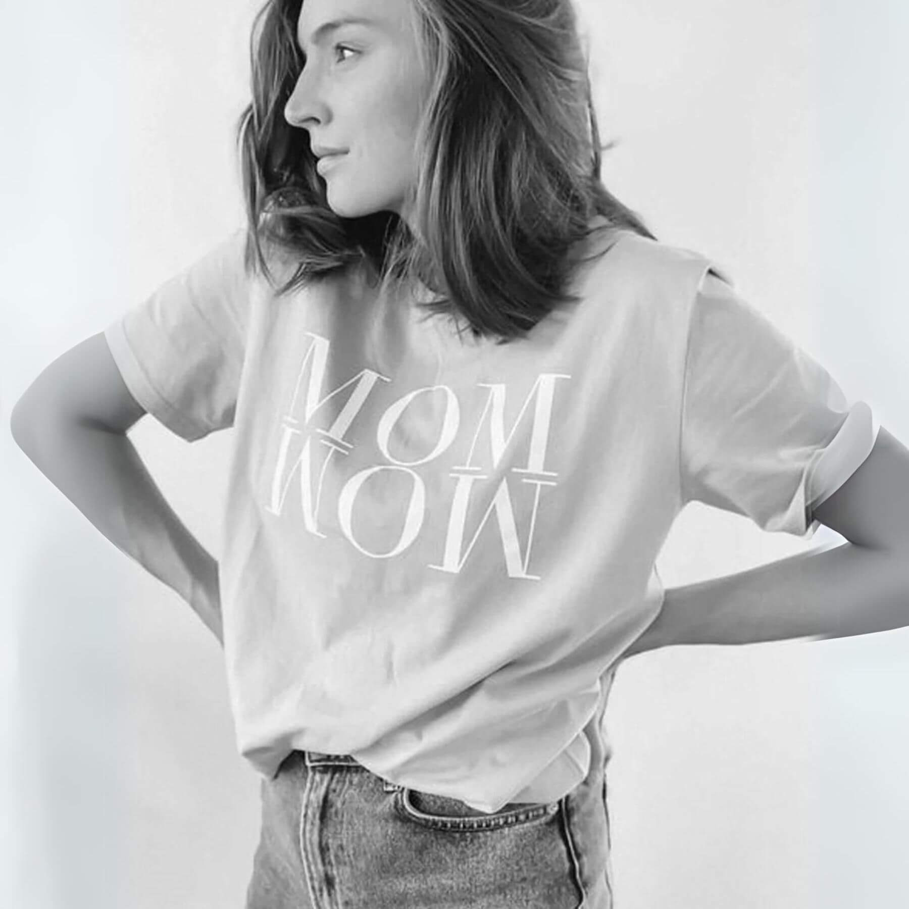 Woman Wearing Unique Love Design Shirt ‘MOM WOW’ Melange Grey