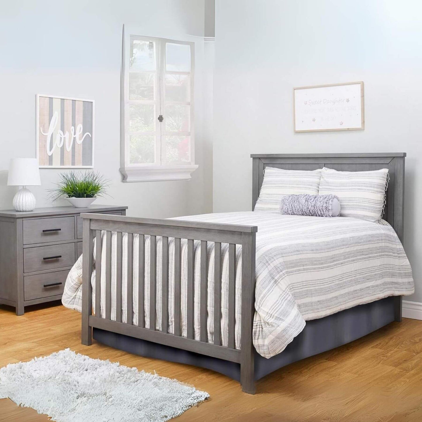 Sorelle Westley Crib Grigio - Lifestyle