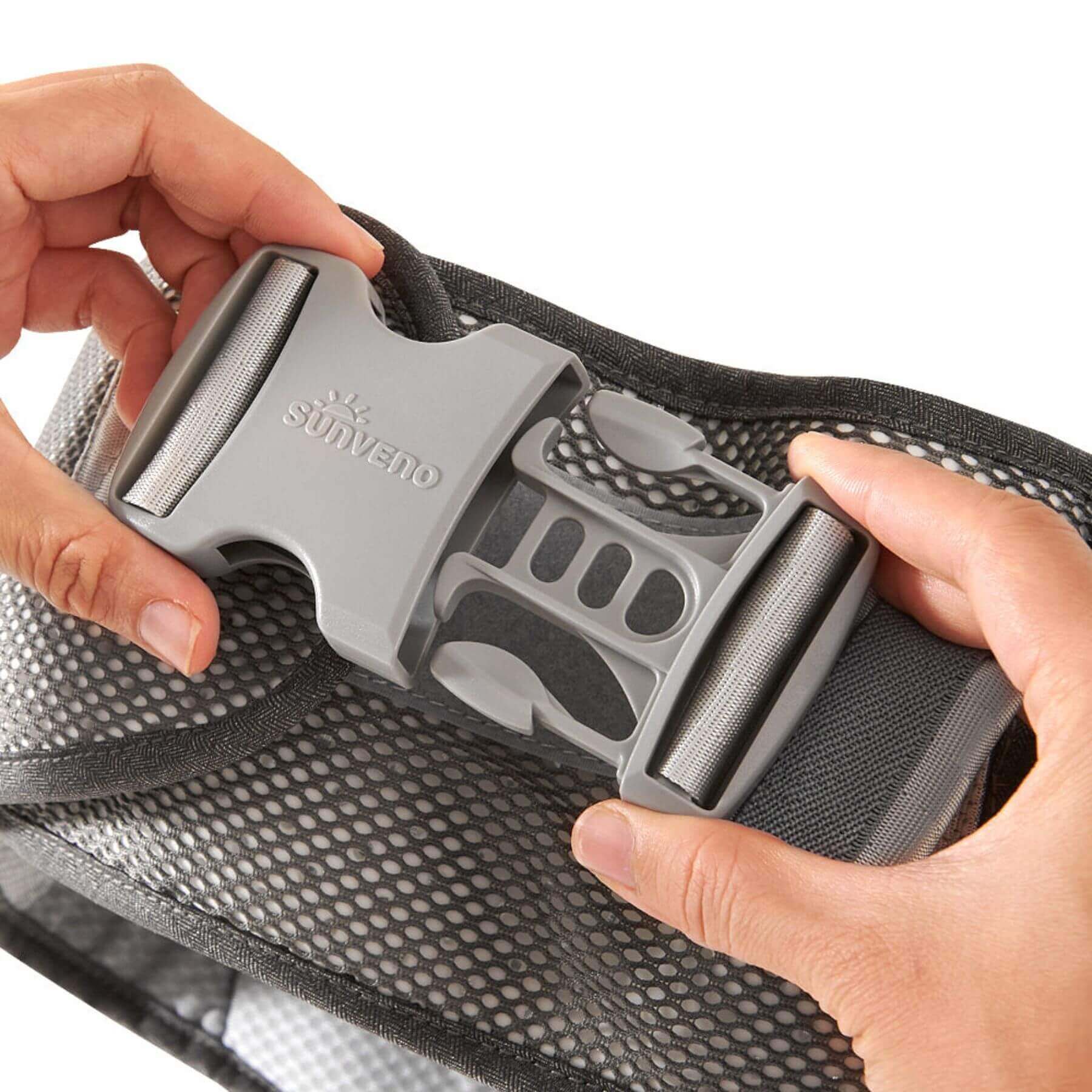 Person adjusting a gray buckle on a mesh bag with 'Sunveno' branding.
