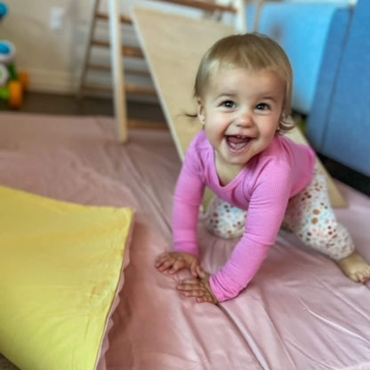 Baby playing on Toki Kids Tutu + Daisy Organic Cotton Mat