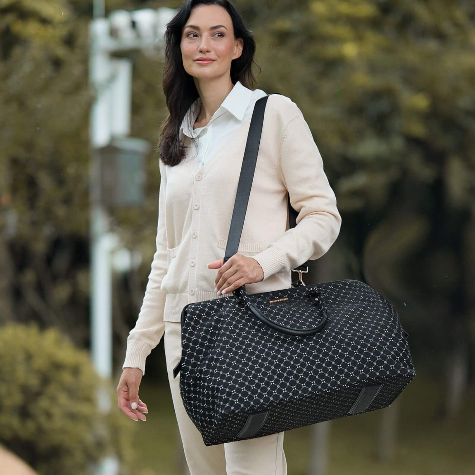Woman holding Sunveno Weekender Mommy Bag Travel Duffle - Black Classic outdoors